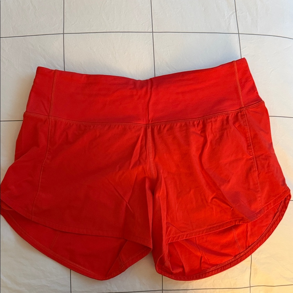Lululemon Speed Up Mid-Rise Lined Short 4” in size 6
